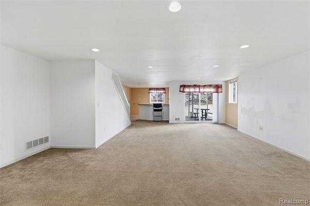 975 Watersedge Court, Oxford, MI 48371