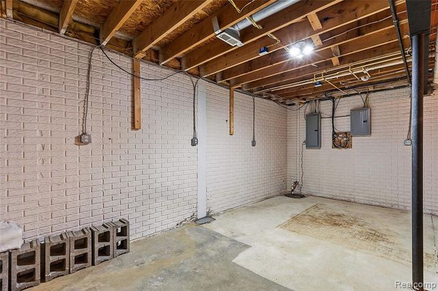 975 Watersedge Court, Oxford, MI 48371