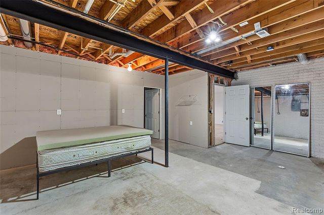 975 Watersedge Court, Oxford, MI 48371