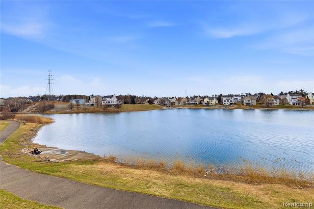 975 Watersedge Court, Oxford, MI 48371