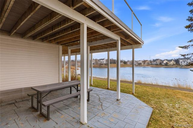 975 Watersedge Court, Oxford, MI 48371