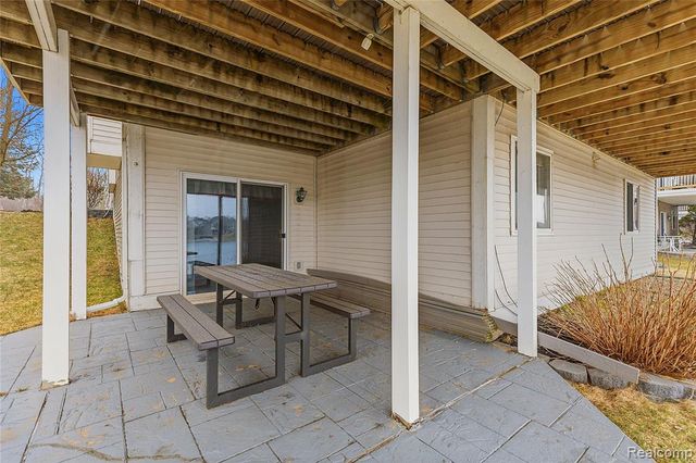 975 Watersedge Court, Oxford, MI 48371