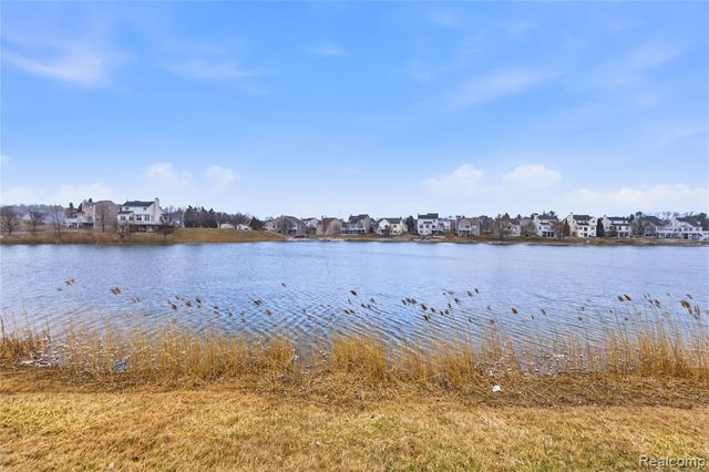 975 Watersedge Court, Oxford, MI 48371