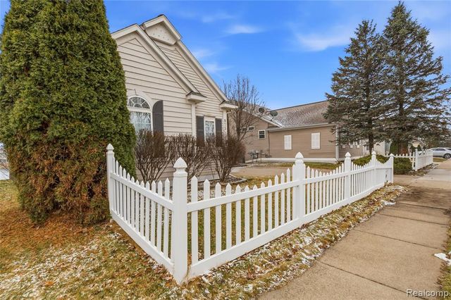 975 Watersedge Court, Oxford, MI 48371