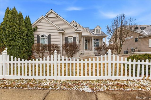 975 Watersedge Court, Oxford, MI 48371