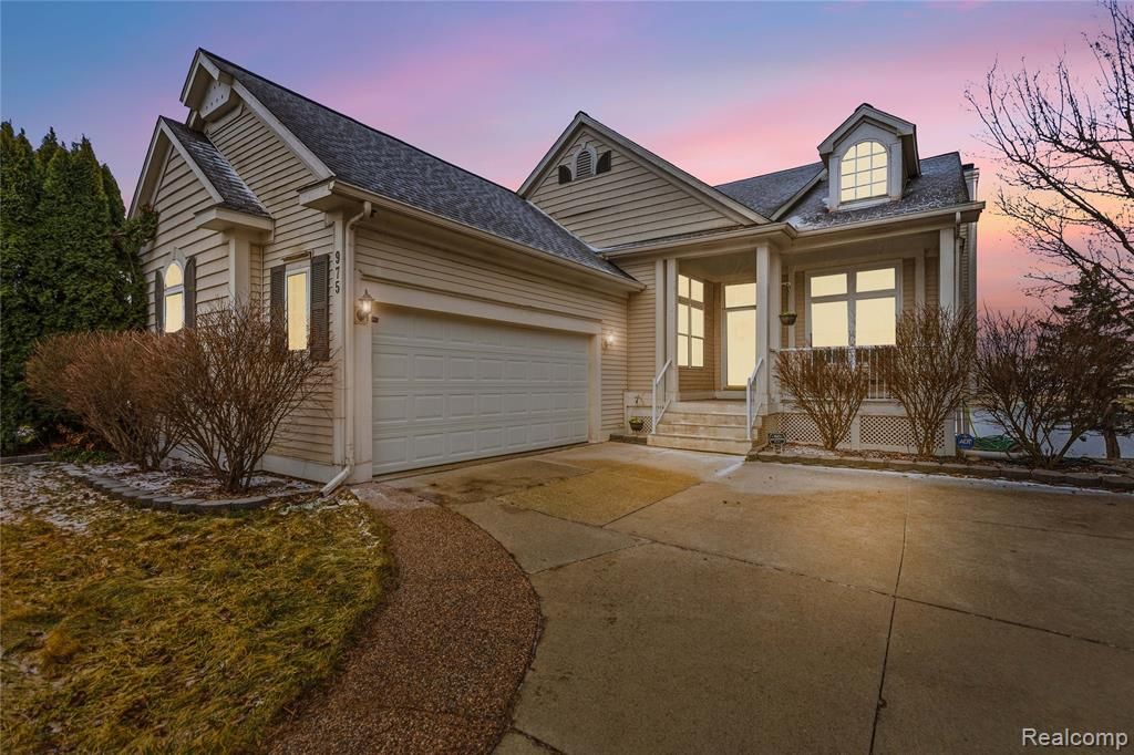 975 Watersedge Court, Oxford, MI 48371