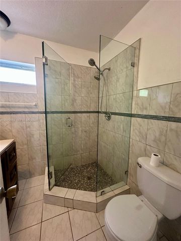 4616 NW 39th St, Lauderdale Lakes, FL 33319