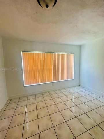 4616 NW 39th St, Lauderdale Lakes, FL 33319