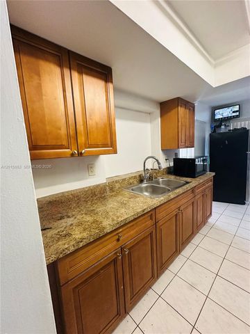 4616 NW 39th St, Lauderdale Lakes, FL 33319