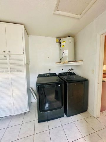 4616 NW 39th St, Lauderdale Lakes, FL 33319