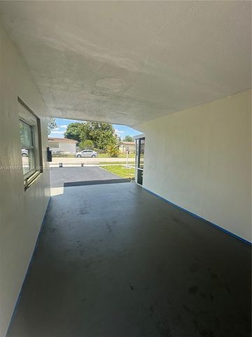 4616 NW 39th St, Lauderdale Lakes, FL 33319