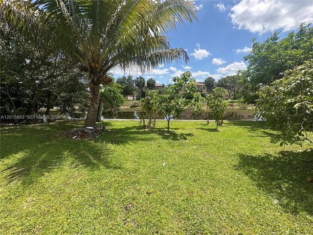 4616 NW 39th St, Lauderdale Lakes, FL 33319