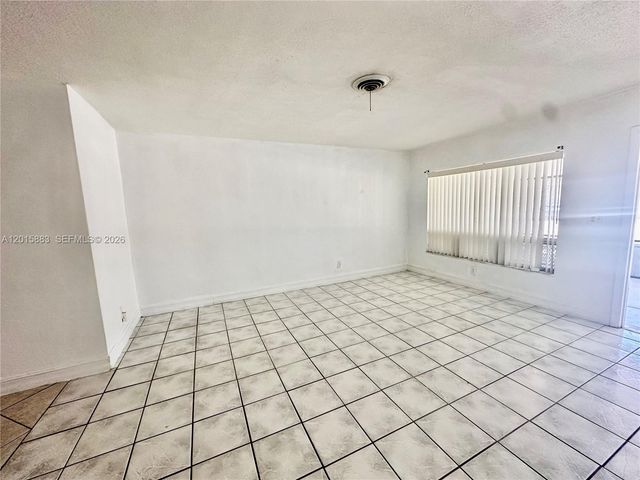 4616 NW 39th St, Lauderdale Lakes, FL 33319