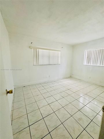 4616 NW 39th St, Lauderdale Lakes, FL 33319