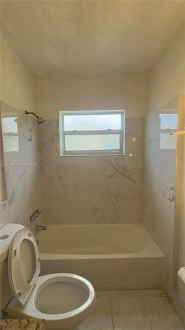 4616 NW 39th St, Lauderdale Lakes, FL 33319