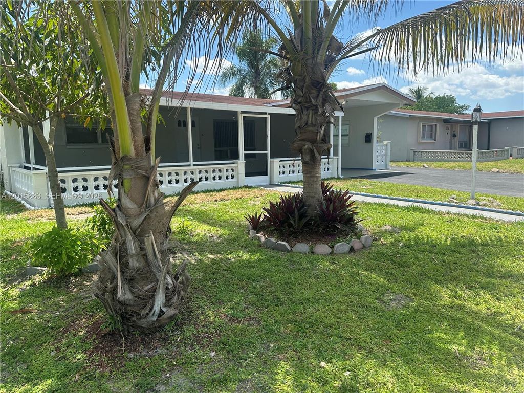 4616 NW 39th St, Lauderdale Lakes, FL 33319