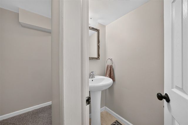 1564 Charter Oak Drive, Rochester Hills, MI 48309
