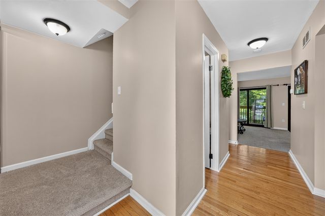 1564 Charter Oak Drive, Rochester Hills, MI 48309