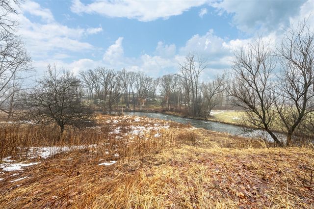 1564 Charter Oak Drive, Rochester Hills, MI 48309