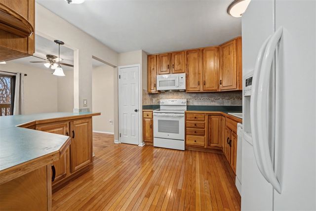 1564 Charter Oak Drive, Rochester Hills, MI 48309