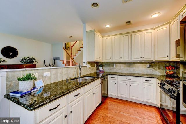 16 DEVONSHIRE DR, Princeton, NJ 08540