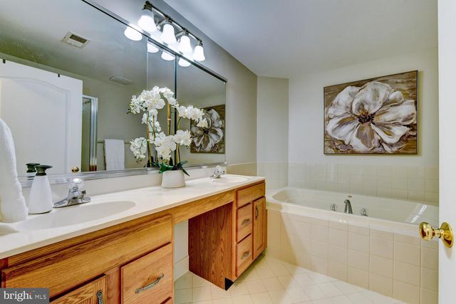 16 DEVONSHIRE DR, Princeton, NJ 08540