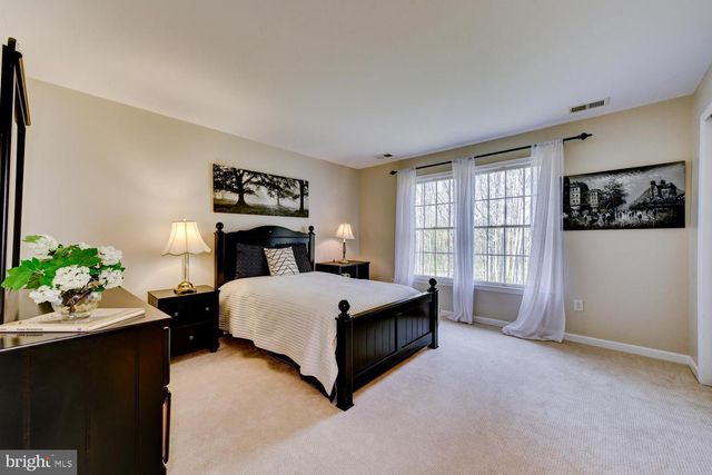 16 DEVONSHIRE DR, Princeton, NJ 08540