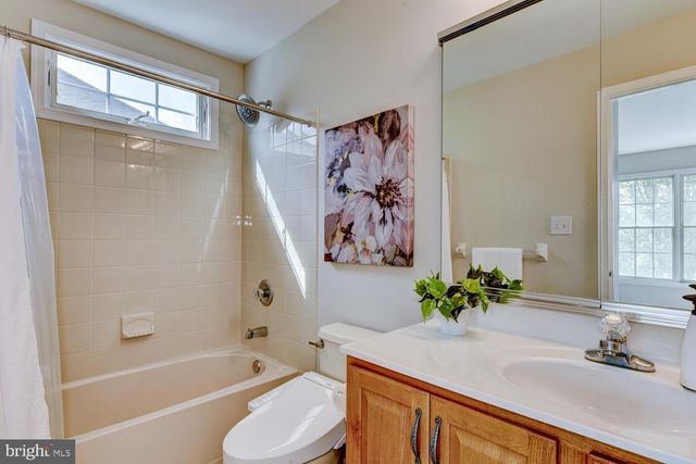 16 DEVONSHIRE DR, Princeton, NJ 08540