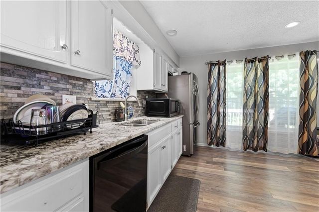 7732 Westgate Drive, Lenexa, KS 66216