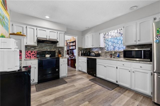 7732 Westgate Drive, Lenexa, KS 66216