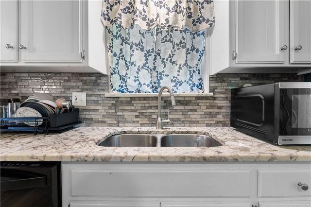 7732 Westgate Drive, Lenexa, KS 66216