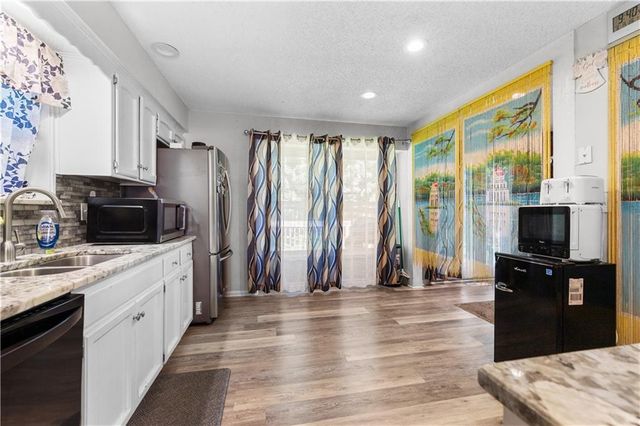 7732 Westgate Drive, Lenexa, KS 66216
