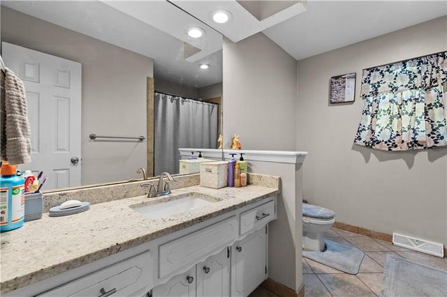 7732 Westgate Drive, Lenexa, KS 66216