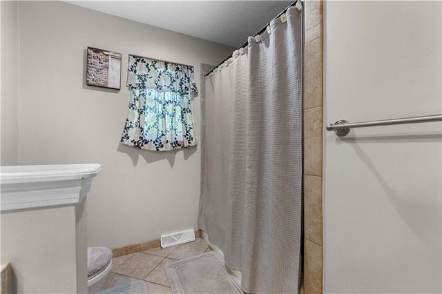 7732 Westgate Drive, Lenexa, KS 66216