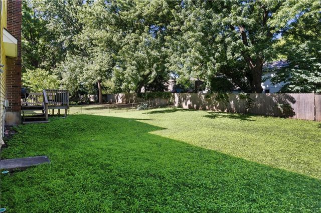 7732 Westgate Drive, Lenexa, KS 66216