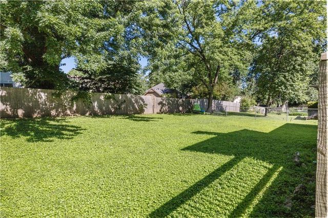 7732 Westgate Drive, Lenexa, KS 66216