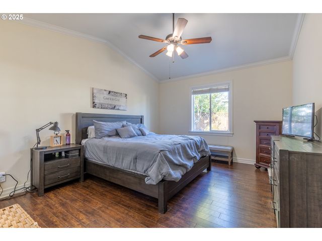 1804 SETTLERS SPRING Dr Nw, Salem, OR 97304