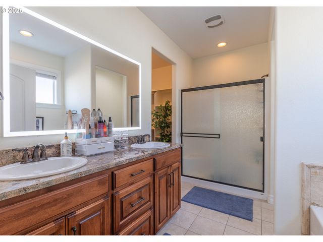 1804 SETTLERS SPRING Dr Nw, Salem, OR 97304