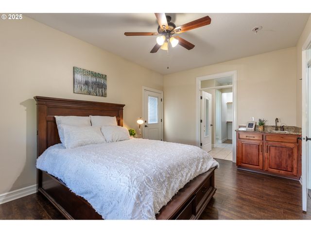 1804 SETTLERS SPRING Dr Nw, Salem, OR 97304