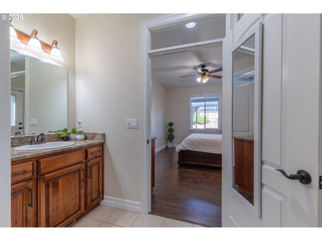 1804 SETTLERS SPRING Dr Nw, Salem, OR 97304