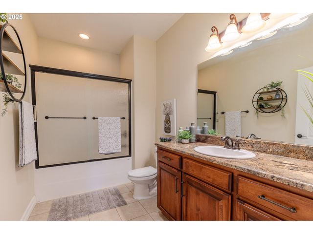 1804 SETTLERS SPRING Dr Nw, Salem, OR 97304