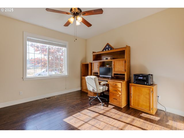 1804 SETTLERS SPRING Dr Nw, Salem, OR 97304