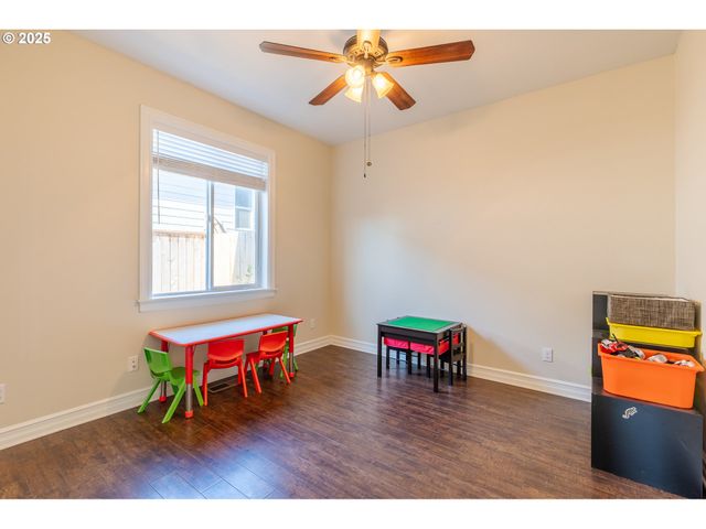 1804 SETTLERS SPRING Dr Nw, Salem, OR 97304