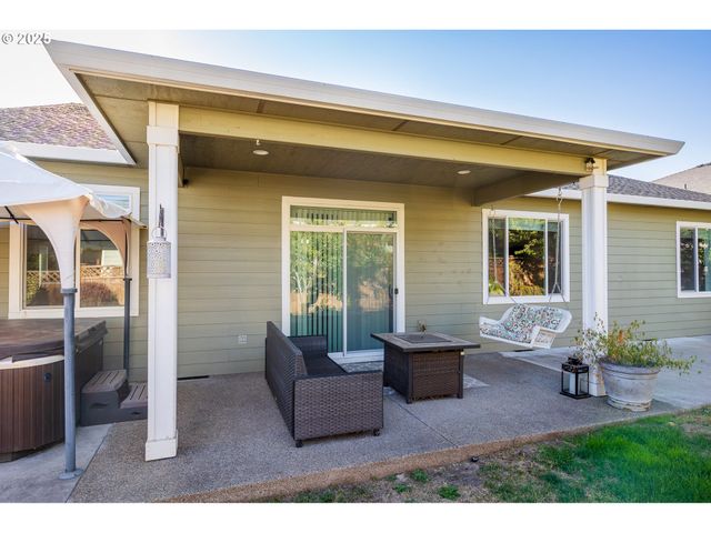 1804 SETTLERS SPRING Dr Nw, Salem, OR 97304