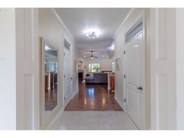 1804 SETTLERS SPRING Dr Nw, Salem, OR 97304