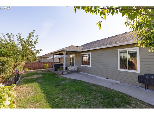 1804 SETTLERS SPRING Dr Nw, Salem, OR 97304