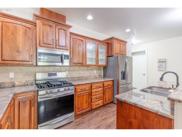 1804 SETTLERS SPRING Dr Nw, Salem, OR 97304