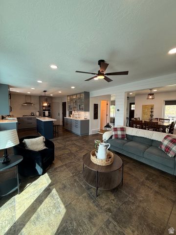 965 N 800 E, Springville, UT 84663