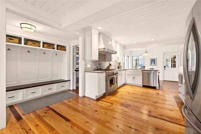 3 Stonegate Lane, Pittsford, NY 14534
