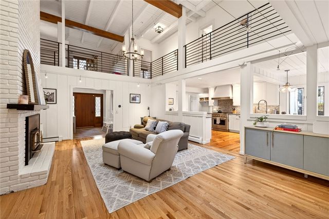 3 Stonegate Lane, Pittsford, NY 14534